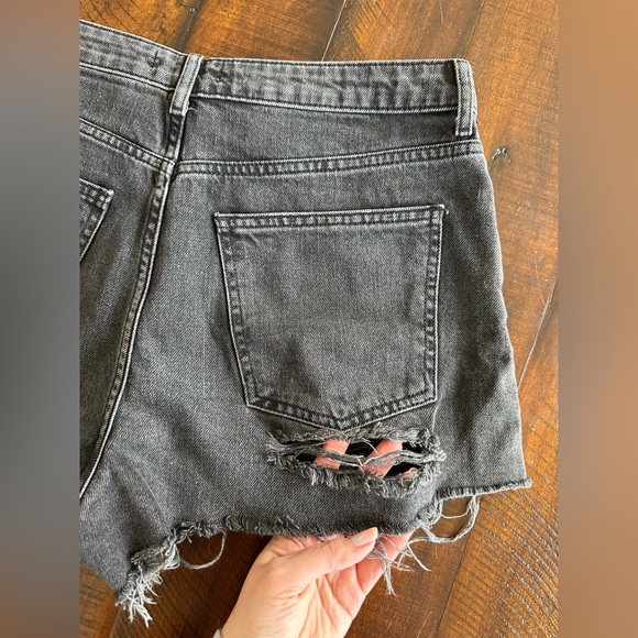Black Distressed High Waisted Jeans Denim Shorts Forever 21 Size 30 - Picture 5 of 11